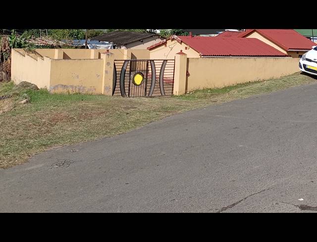 4 BEDROOM HOUSE FOR SALE IN UMLAZI L